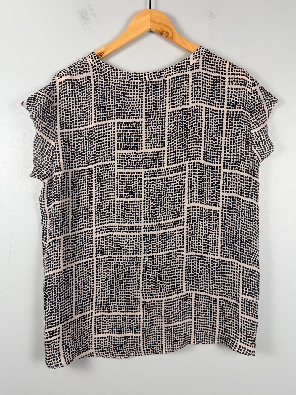 Vince 100% silk pale pink black spotted blouse size XS - Picture 7 of 7